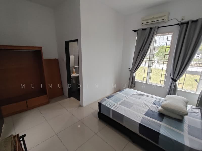 Semi-Detached House for Sale in Seri Iskandar (Perak) - Muinuddin Muhamad - Bedroom - PropertyGuru.com.my