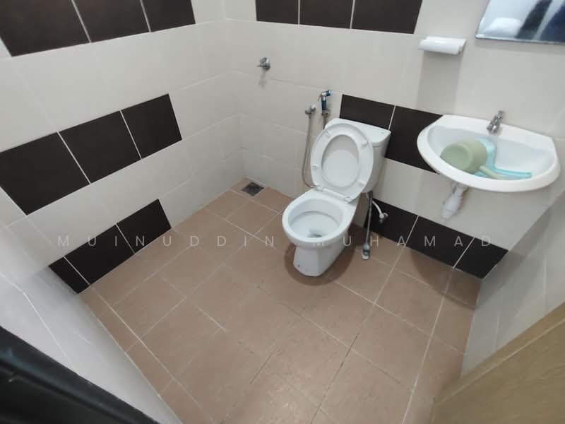 Semi-Detached House for Sale in Seri Iskandar (Perak) - Muinuddin Muhamad - Bathroom - PropertyGuru.com.my