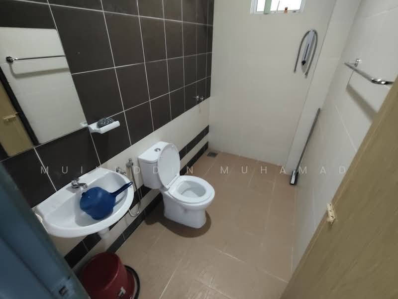 Semi-Detached House for Sale in Seri Iskandar (Perak) - Muinuddin Muhamad - Bathroom - PropertyGuru.com.my