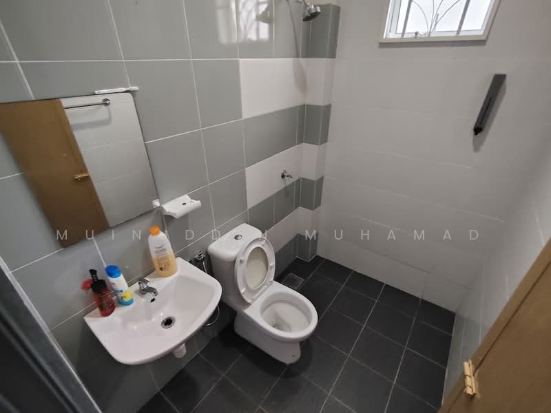 Semi-Detached House for Sale in Seri Iskandar (Perak) - Muinuddin Muhamad - Bathroom - PropertyGuru.com.my