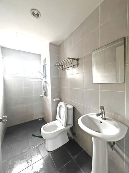 Kondominium untuk Disewa di The Peak Residences - Amy Toh - Bathroom - PropertyGuru.com.my