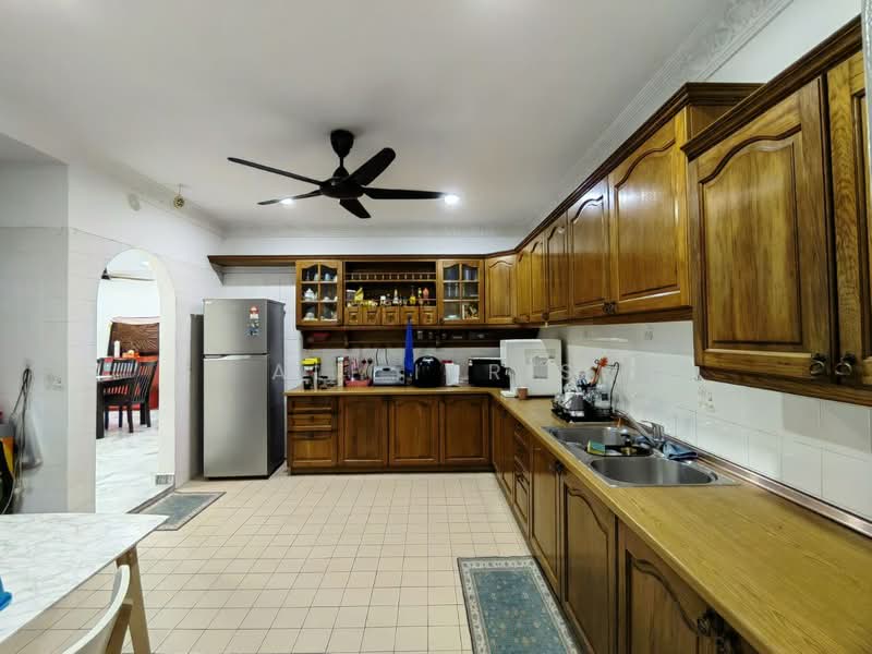 Semi-Detached House for Sale in Seksyen 9 (Shah Alam) - Ali Idris - Kitchen - PropertyGuru.com.my