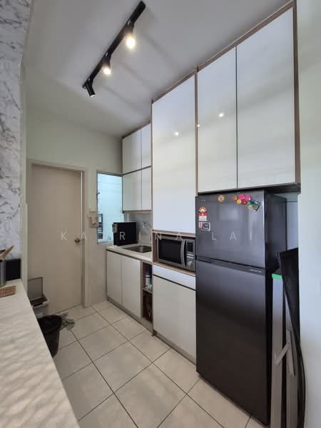 Pangsapuri untuk Disewa di Karisma @ Eco Majestic - Katrina Lai - Kitchen - PropertyGuru.com.my