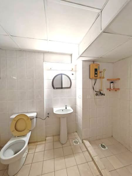 Kondominium untuk Disewa di Marina Bay Condominium - Amy Toh - Bathroom - PropertyGuru.com.my