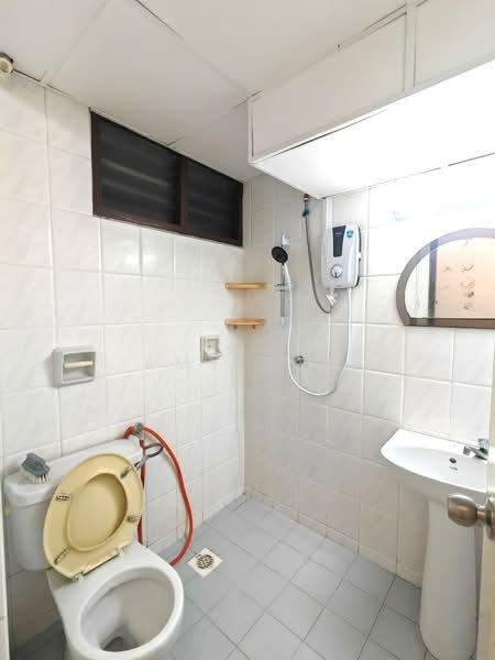 Kondominium untuk Disewa di Marina Bay Condominium - Amy Toh - Bathroom - PropertyGuru.com.my