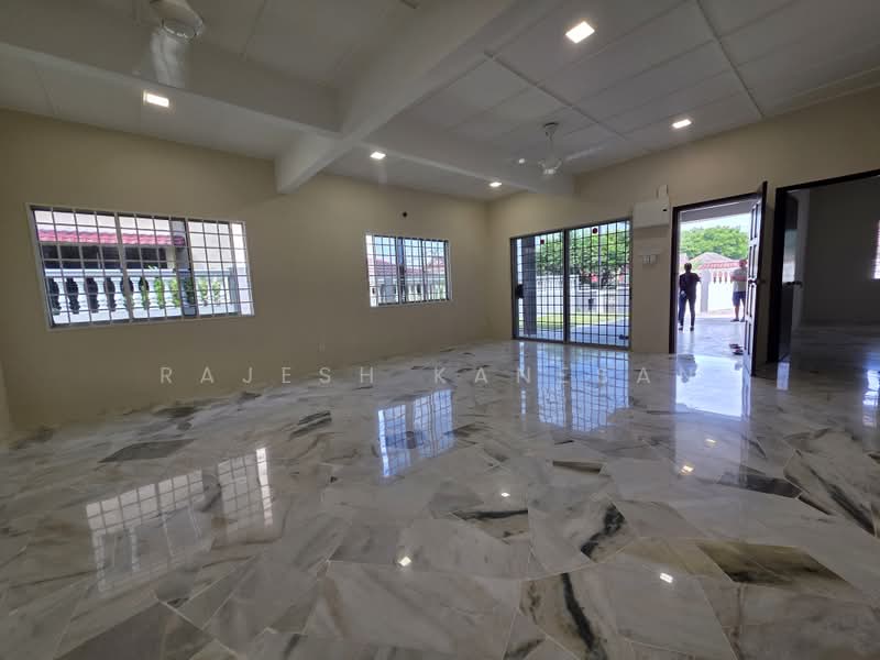 Rumah Banglo untuk Disewa di Rawang (Selangor) - Rajesh Kanesan - Living Room - PropertyGuru.com.my
