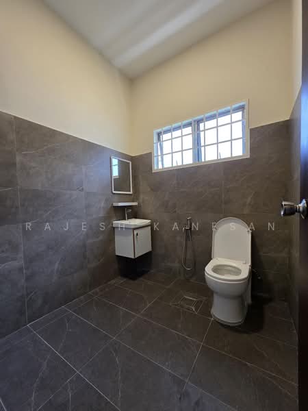 Rumah Banglo untuk Disewa di Rawang (Selangor) - Rajesh Kanesan - Bathroom - PropertyGuru.com.my