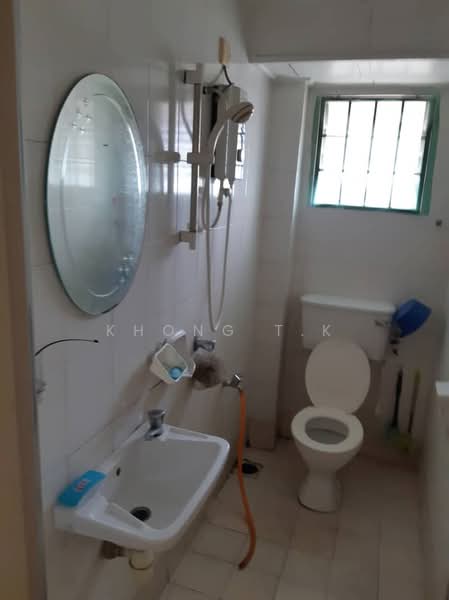 Pangsapuri untuk Disewa di Pangsapuri Randa - Khong T.K - Master Bathroom - PropertyGuru.com.my