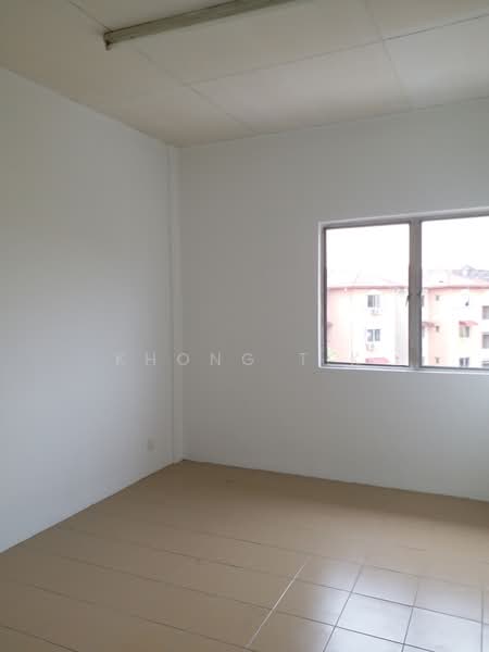 Pangsapuri untuk Disewa di Pangsapuri Randa - Khong T.K - Master Bedroom - PropertyGuru.com.my