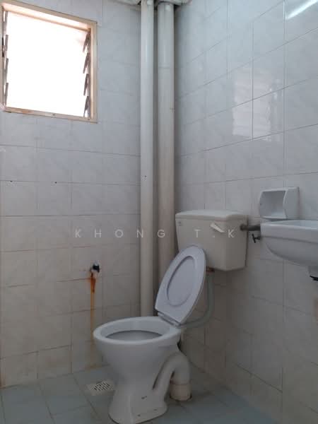 Pangsapuri untuk Disewa di Pangsapuri Randa - Khong T.K - Common Bathroom - PropertyGuru.com.my