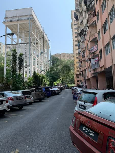 Pangsapuri untuk Dijual di Saujana Ria / Sri Saujana - Calvin Lim - Exterior - PropertyGuru.com.my