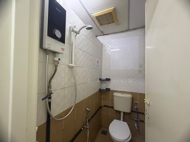 Terraced House for Rent in NZX Commercial Centre (Petaling Jaya) - Monica Lim - Bathroom - PropertyGuru.com.my