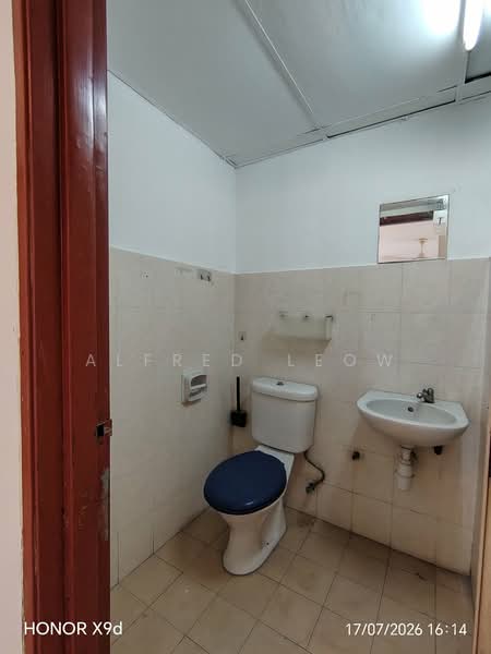 Condominium for Rent at Bayu Puteri - Alfred Leow - Bathroom - PropertyGuru.com.my