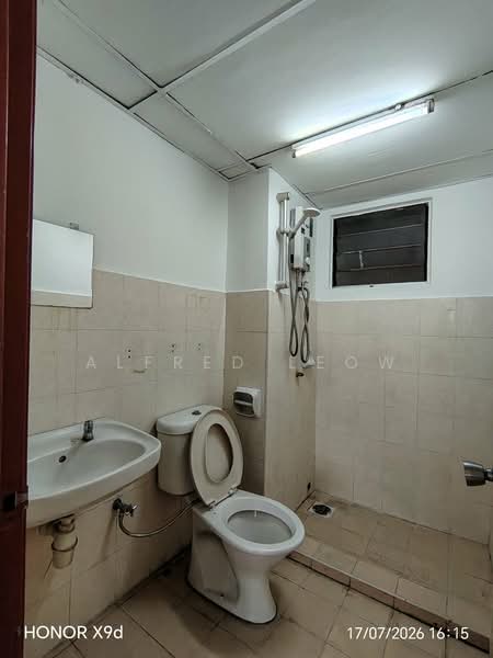 Condominium for Rent at Bayu Puteri - Alfred Leow - Bathroom - PropertyGuru.com.my
