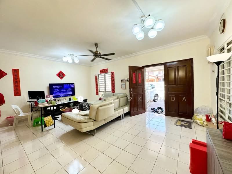 3-storey Terraced House for Sale in Taman Bukit Permata (Selayang) - Shaziery Iskandar - Living Room - PropertyGuru.com.my