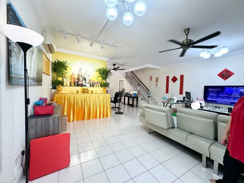 3-storey Terraced House for Sale in Taman Bukit Permata (Selayang) - Shaziery Iskandar - Living Room - PropertyGuru.com.my