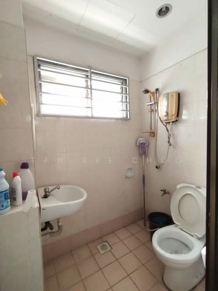 Rumah Teres 2 Tingkat untuk Dijual di TAMAN PUCHONG UTAMA (Puchong) - Tan Bee Choo - Bathroom - PropertyGuru.com.my