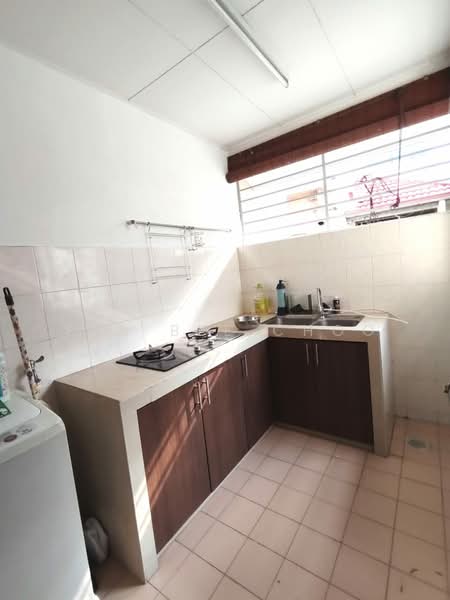 Rumah Teres 2 Tingkat untuk Dijual di TAMAN PUCHONG UTAMA (Puchong) - Tan Bee Choo - Kitchen - PropertyGuru.com.my