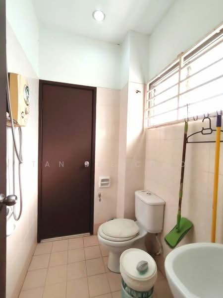Rumah Teres 2 Tingkat untuk Dijual di TAMAN PUCHONG UTAMA (Puchong) - Tan Bee Choo - Bathroom - PropertyGuru.com.my
