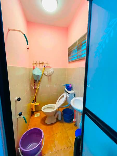 Rumah Teres 2 Tingkat untuk Dijual di Taman Scientex Pasir Gudang (Pasir Gudang) - Yvonne Lim - Bathroom - PropertyGuru.com.my