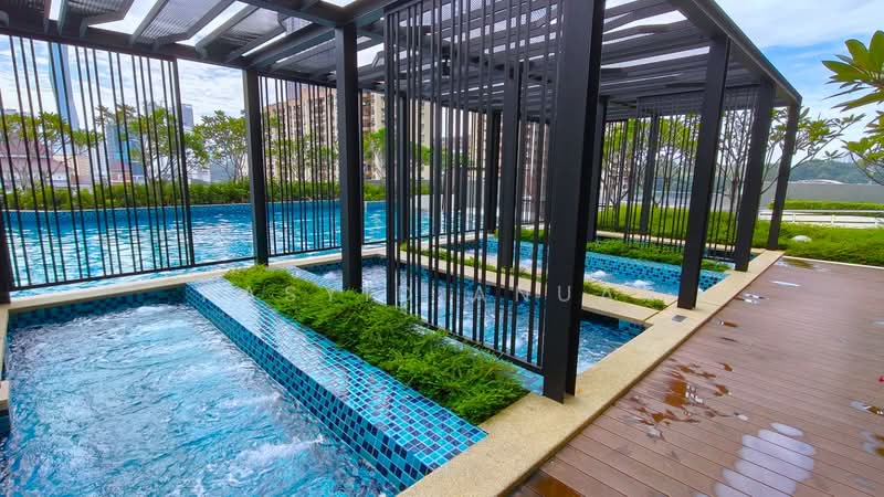 Servis Apartment untuk Disewa di The Sentral Suites - Rasyid Anuar - Pool - PropertyGuru.com.my