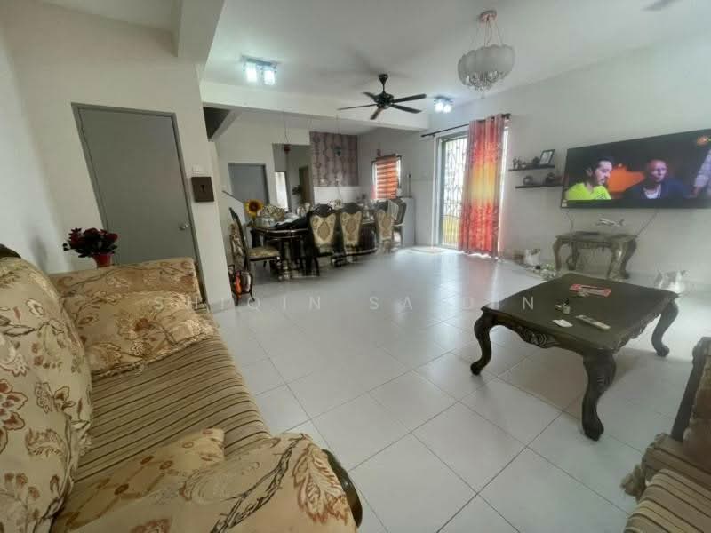 Rumah Teres 2 Tingkat untuk Dijual di Alam Suria (Puncak Alam) - Shiqin Saidin - Living Room - PropertyGuru.com.my