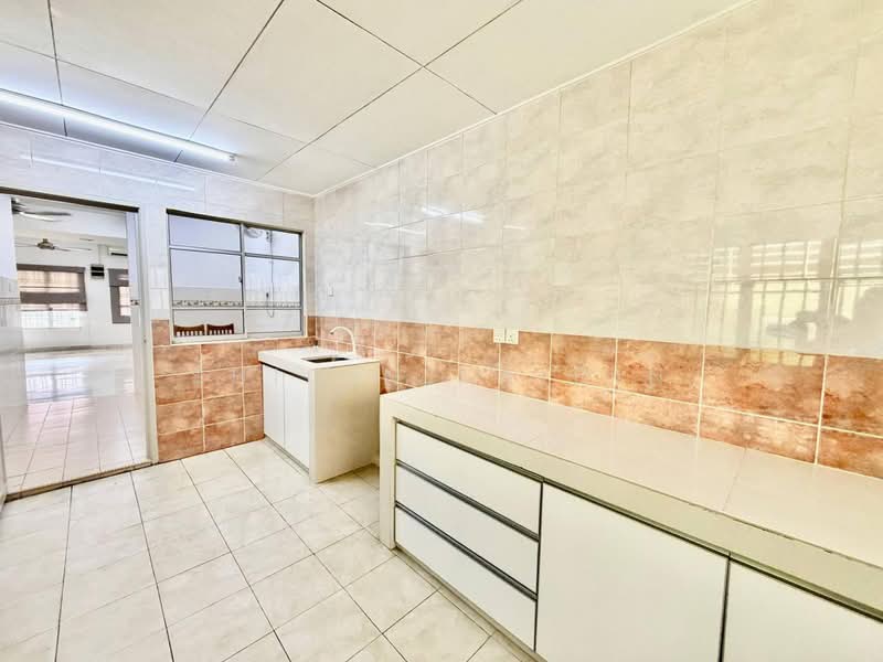 Rumah Teres 2 Tingkat untuk Dijual di Putra Permai (Subang Jaya) - Shiqin Saidin - Kitchen - PropertyGuru.com.my