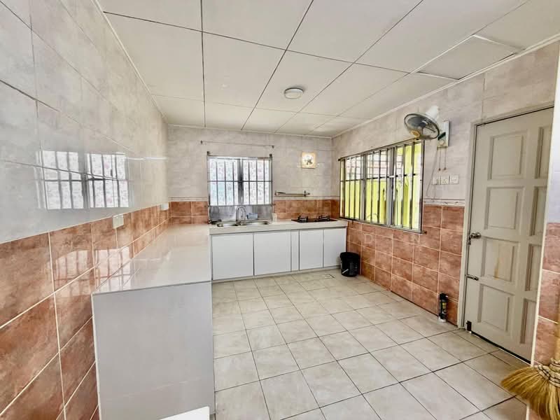 Rumah Teres 2 Tingkat untuk Dijual di Putra Permai (Subang Jaya) - Shiqin Saidin - Kitchen - PropertyGuru.com.my