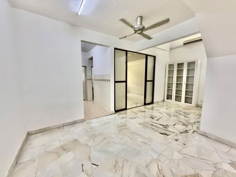 Rumah Teres 2 Tingkat untuk Dijual di Putra Permai (Subang Jaya) - Shiqin Saidin - Living Room - PropertyGuru.com.my