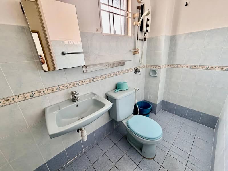 Rumah Teres 2 Tingkat untuk Dijual di Putra Permai (Subang Jaya) - Shiqin Saidin - Bathroom - PropertyGuru.com.my