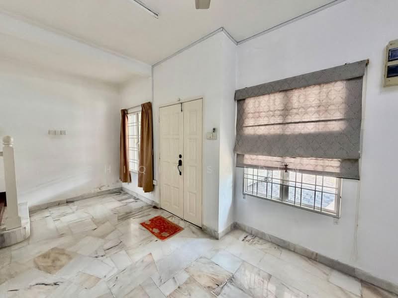 Rumah Teres 2 Tingkat untuk Dijual di Putra Permai (Subang Jaya) - Shiqin Saidin - Entrance - PropertyGuru.com.my