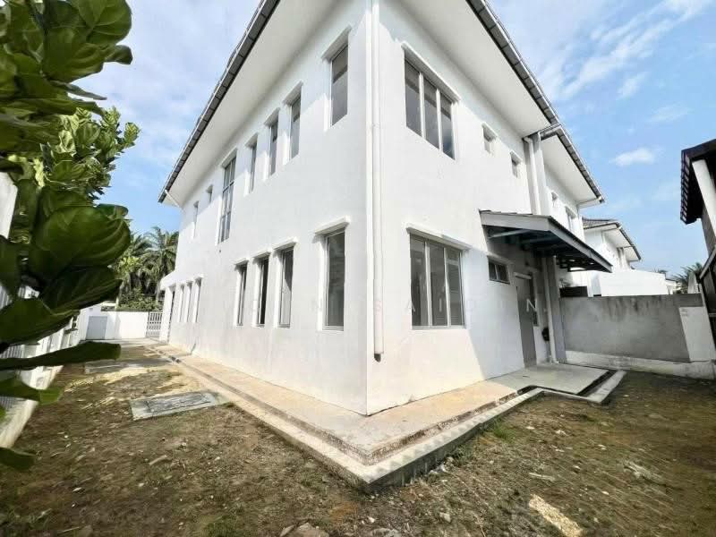 Semi-Detached House for Sale in Seksyen U15 (Shah Alam) - Shiqin Saidin - Exterior - PropertyGuru.com.my
