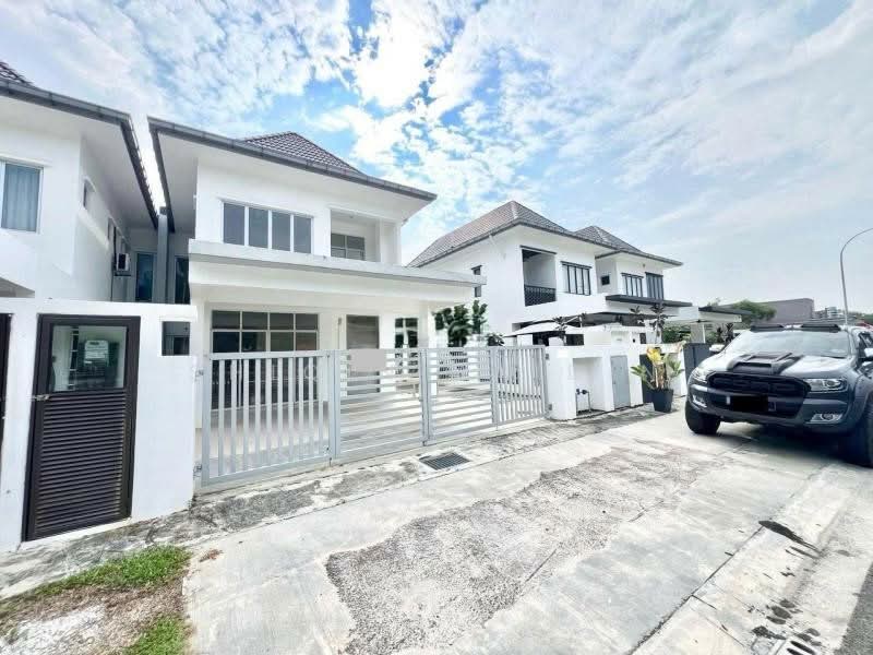Semi-Detached House for Sale in Seksyen U15 (Shah Alam) - Shiqin Saidin - Exterior - PropertyGuru.com.my