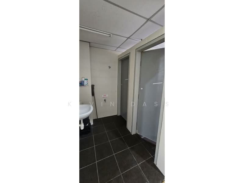 Shop / Office for Rent in Bandar Bukit Puchong 2 (Puchong) - Kevin Dass - Bathroom - PropertyGuru.com.my
