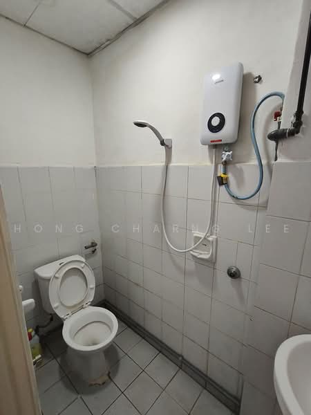 Kondominium untuk Disewa di Pelita Indah - Hong Charng Lee - Bathroom - PropertyGuru.com.my