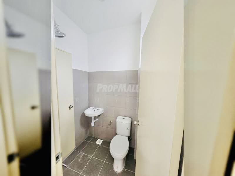 Rumah Teres untuk Disewa di Rawang (Selangor) - Erin Yusof - Bathroom - PropertyGuru.com.my