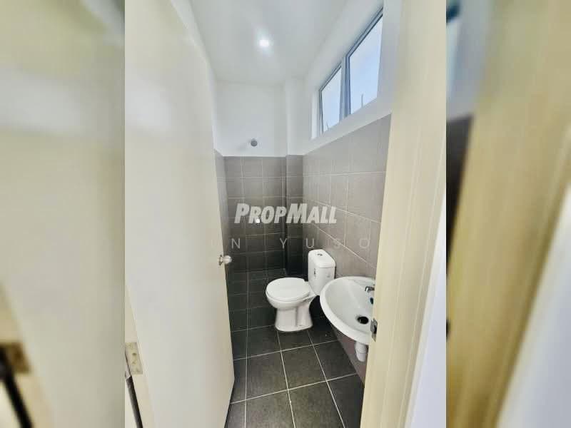 Rumah Teres untuk Disewa di Rawang (Selangor) - Erin Yusof - Bathroom - PropertyGuru.com.my