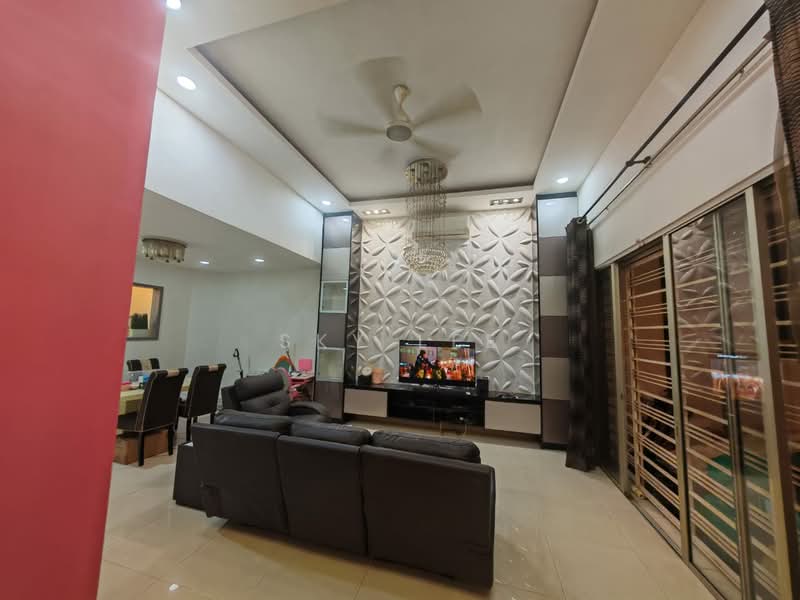 2-storey Terraced House for Sale in Taman Putra Prima (Puchong) - Sky Lee - Living Room - PropertyGuru.com.my