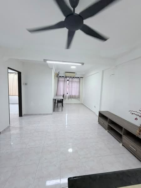 Pangsapuri untuk Disewa di Sri Bayu - Alviss Tay - Living Room - PropertyGuru.com.my