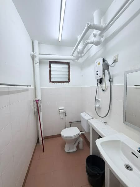 Pangsapuri untuk Disewa di Sri Bayu - Alviss Tay - Bathroom - PropertyGuru.com.my