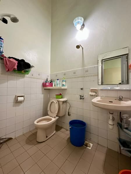 Rumah Teres 1 Tingkat untuk Dijual di Permas Jaya (Johor) - Daniel Yong - Bathroom - PropertyGuru.com.my
