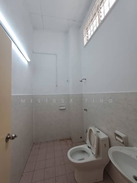 2-storey Terraced House for Rent in TAMAN PUCHONG UTAMA (Puchong) - Melissa Ting - Bathroom - PropertyGuru.com.my
