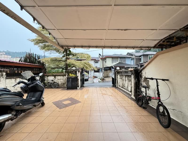 2.5-storey Terraced House for Sale in Bukit Antarabangsa (Ulu Kelang) - Azli Ibrahim - Exterior - PropertyGuru.com.my