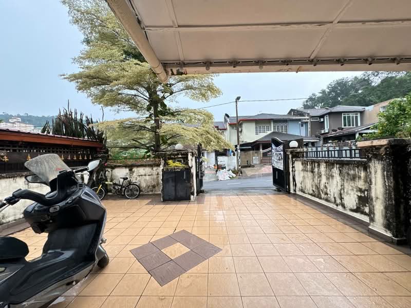 2.5-storey Terraced House for Sale in Bukit Antarabangsa (Ulu Kelang) - Azli Ibrahim - Exterior - PropertyGuru.com.my