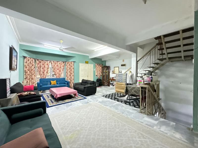 2.5-storey Terraced House for Sale in Bukit Antarabangsa (Ulu Kelang) - Azli Ibrahim - Living Room - PropertyGuru.com.my