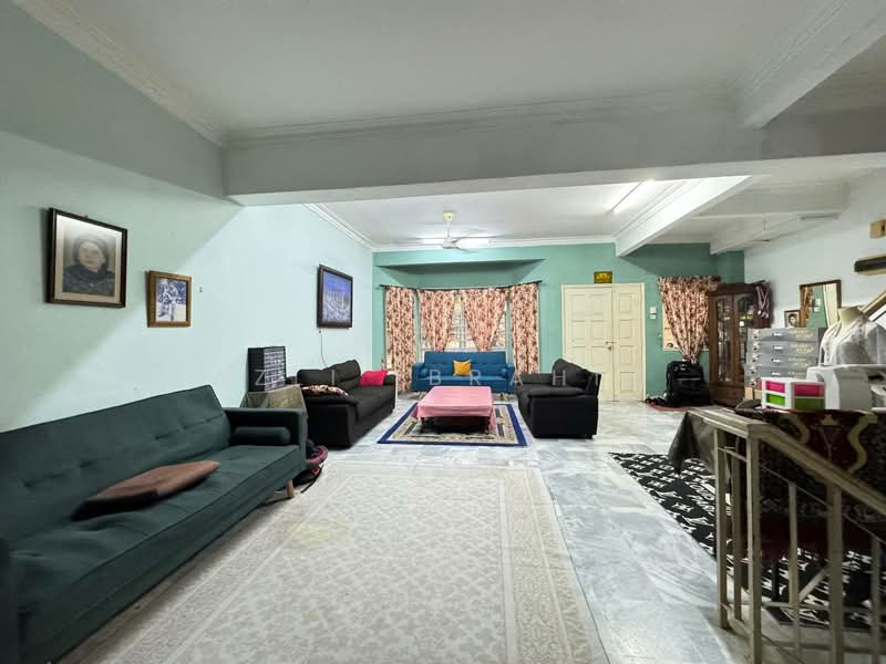 2.5-storey Terraced House for Sale in Bukit Antarabangsa (Ulu Kelang) - Azli Ibrahim - Living Room - PropertyGuru.com.my