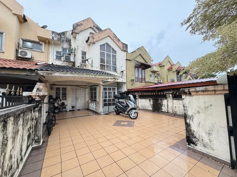 2.5-storey Terraced House for Sale in Bukit Antarabangsa (Ulu Kelang) - Azli Ibrahim - Exterior - PropertyGuru.com.my