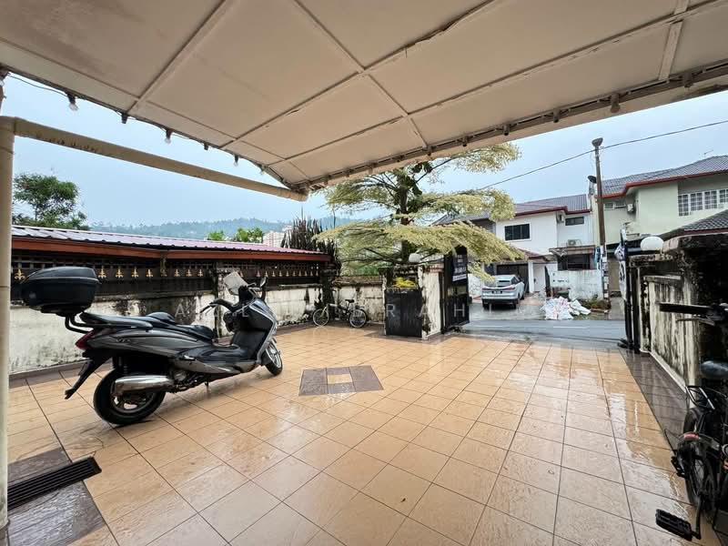 2.5-storey Terraced House for Sale in Bukit Antarabangsa (Ulu Kelang) - Azli Ibrahim - Exterior - PropertyGuru.com.my
