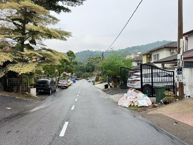 2.5-storey Terraced House for Sale in Bukit Antarabangsa (Ulu Kelang) - Azli Ibrahim - Exterior - PropertyGuru.com.my