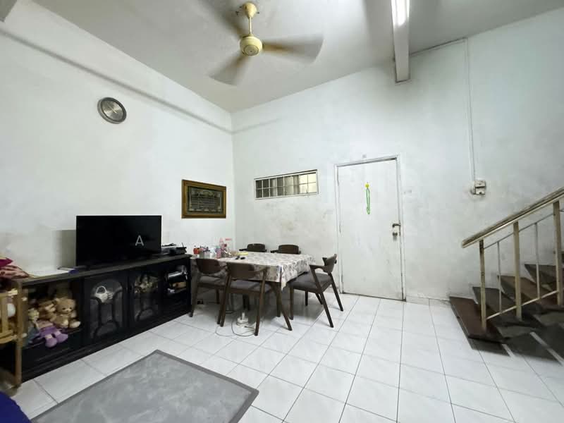 2.5-storey Terraced House for Sale in Bukit Antarabangsa (Ulu Kelang) - Azli Ibrahim - Living Room - PropertyGuru.com.my